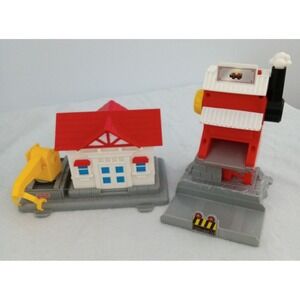 GeoTRAX Cross Valley Railway Train Station & Tracktown Pipe Works Buildings